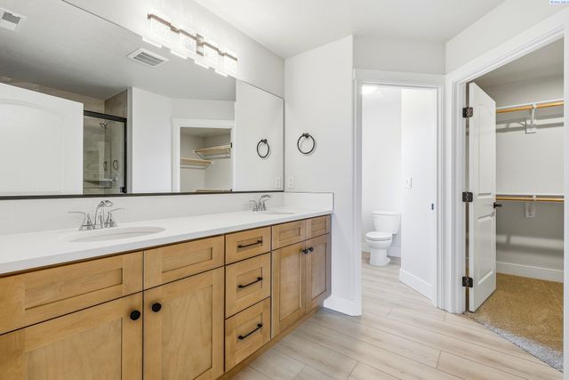 6449 W 29th Ct, Kennewick, WA 99338