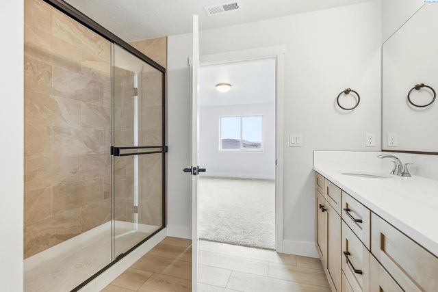 6449 W 29th Ct, Kennewick, WA 99338