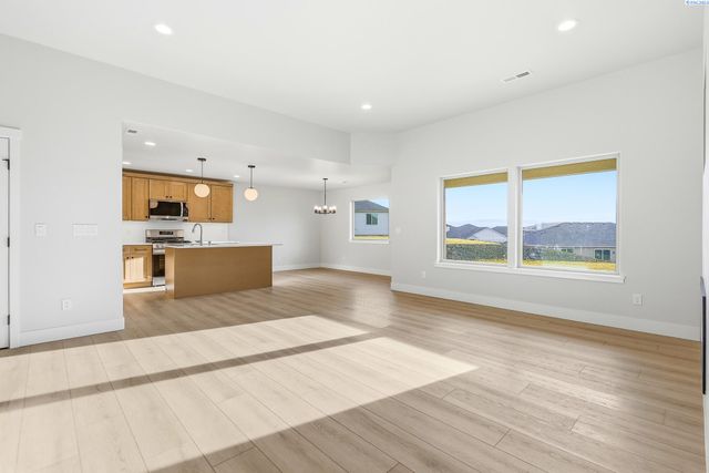 6449 W 29th Ct, Kennewick, WA 99338