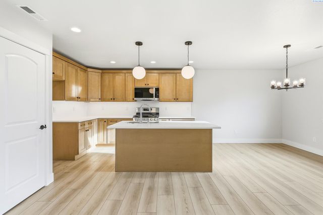 6449 W 29th Ct, Kennewick, WA 99338