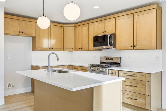 6449 W 29th Ct, Kennewick, WA 99338