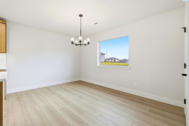 6449 W 29th Ct, Kennewick, WA 99338