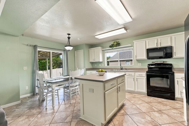 1076 S 1050 W, Woods Cross, UT 84087