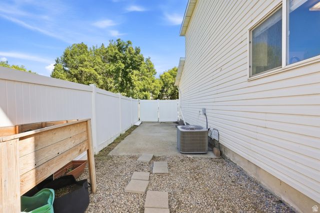 1076 S 1050 W, Woods Cross, UT 84087