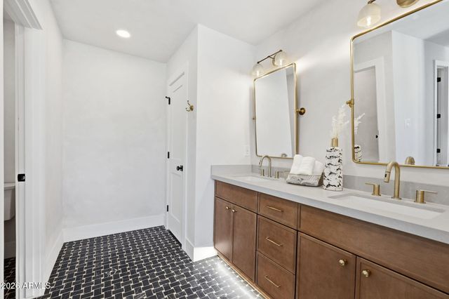 6521 E SHARON Drive, Scottsdale, AZ 85254
