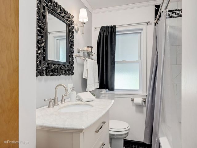 2236 S 5th Avenue, North Riverside, IL 60546