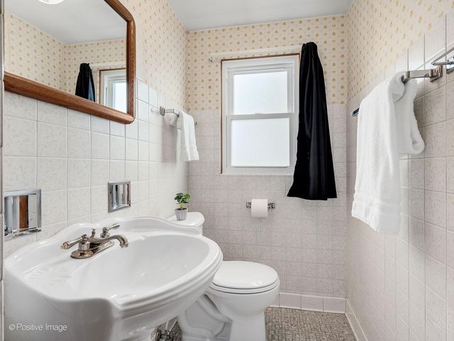 2236 S 5th Avenue, North Riverside, IL 60546