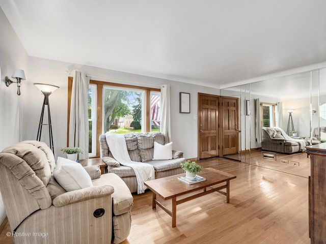 2236 S 5th Avenue, North Riverside, IL 60546