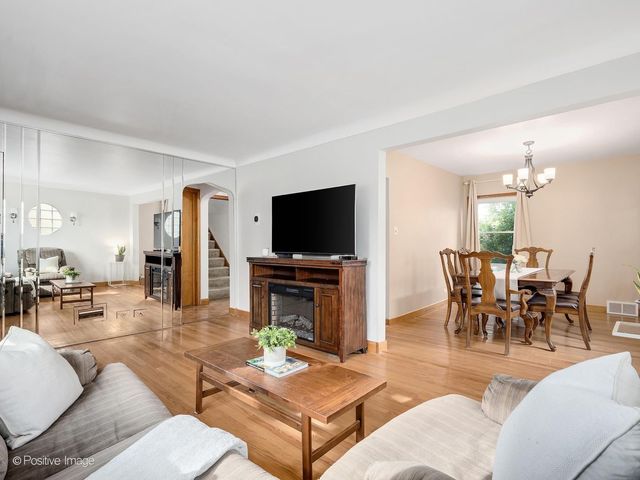 2236 S 5th Avenue, North Riverside, IL 60546