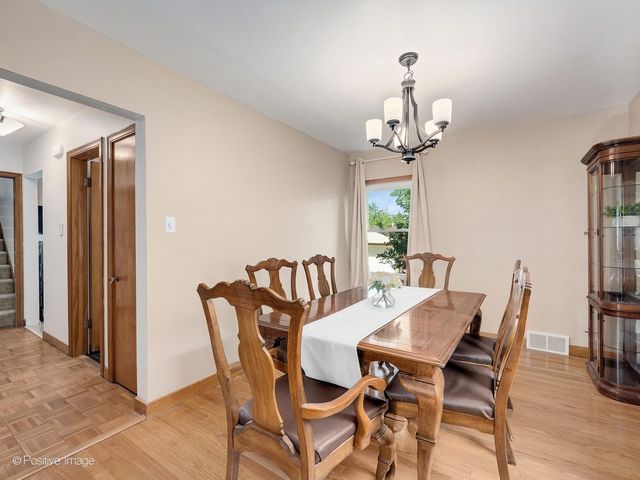 2236 S 5th Avenue, North Riverside, IL 60546