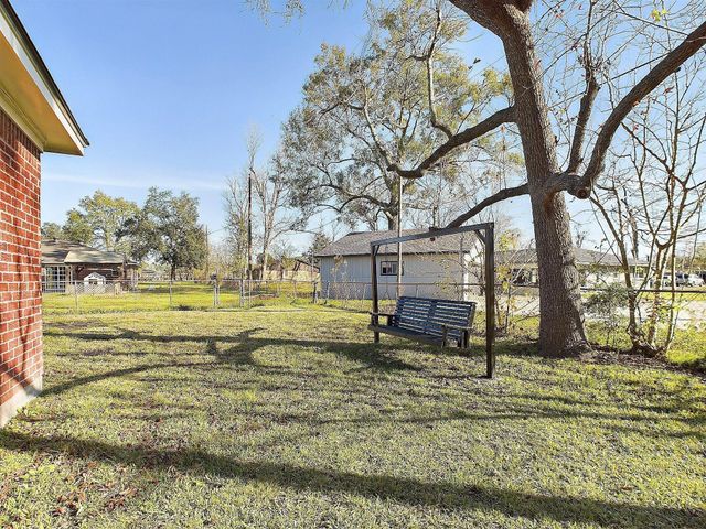 2814 Balmorhea Avenue, Houston, TX 77039