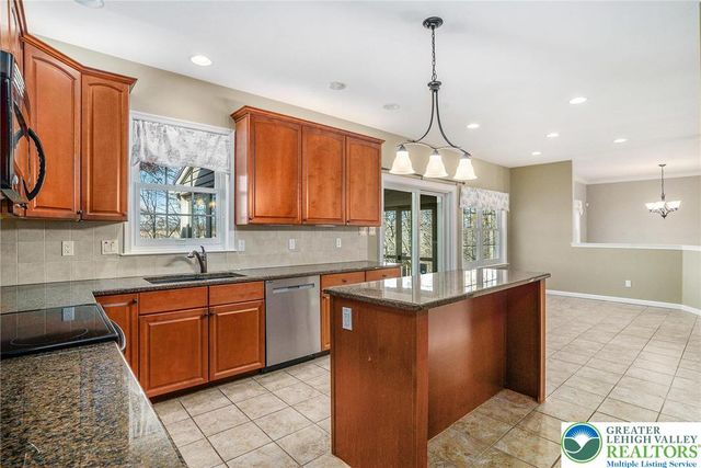 3186 Overlook Drive, Lower Macungie Twp, PA 18049