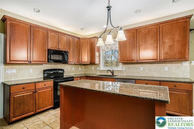 3186 Overlook Drive, Lower Macungie Twp, PA 18049