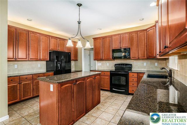 3186 Overlook Drive, Lower Macungie Twp, PA 18049