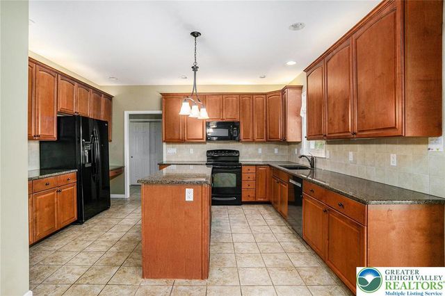 3186 Overlook Drive, Lower Macungie Twp, PA 18049