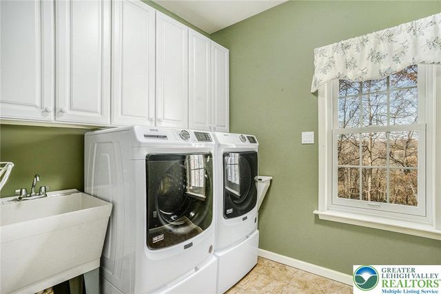 3186 Overlook Drive, Lower Macungie Twp, PA 18049