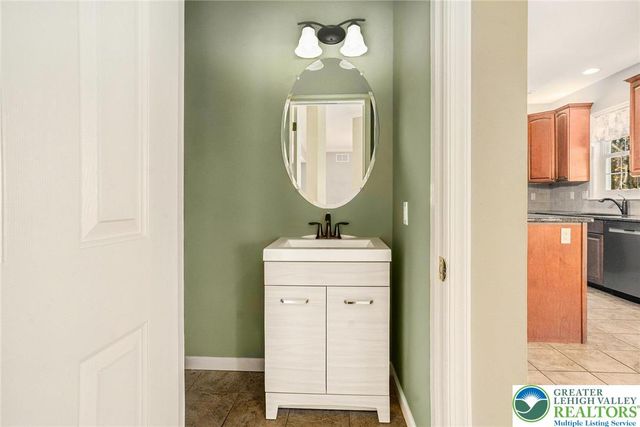 3186 Overlook Drive, Lower Macungie Twp, PA 18049