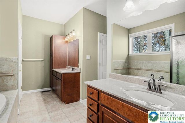 3186 Overlook Drive, Lower Macungie Twp, PA 18049