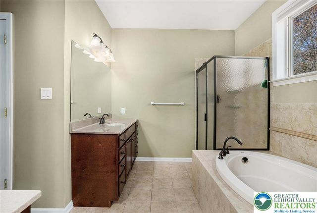 3186 Overlook Drive, Lower Macungie Twp, PA 18049