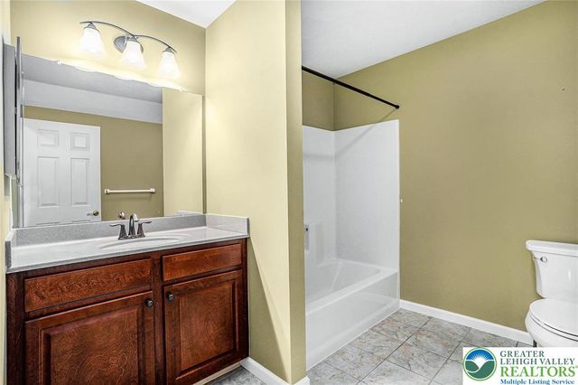 3186 Overlook Drive, Lower Macungie Twp, PA 18049