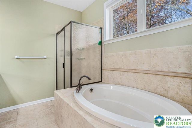 3186 Overlook Drive, Lower Macungie Twp, PA 18049