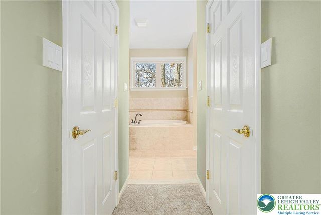 3186 Overlook Drive, Lower Macungie Twp, PA 18049