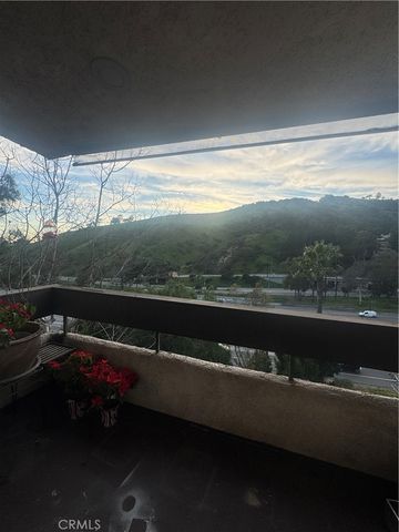 2700 Cahuenga Boulevard E 4223, Los Angeles, CA 90068
