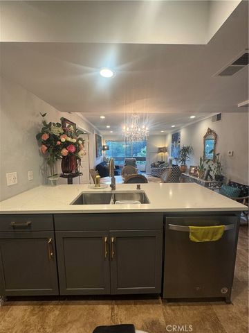 2700 Cahuenga Boulevard E 4223, Los Angeles, CA 90068