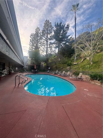 2700 Cahuenga Boulevard E 4223, Los Angeles, CA 90068