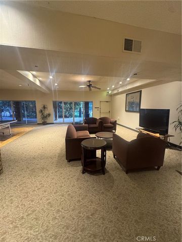 2700 Cahuenga Boulevard E 4223, Los Angeles, CA 90068