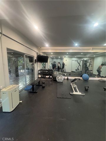2700 Cahuenga Boulevard E 4223, Los Angeles, CA 90068