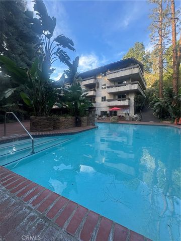 2700 Cahuenga Boulevard E 4223, Los Angeles, CA 90068
