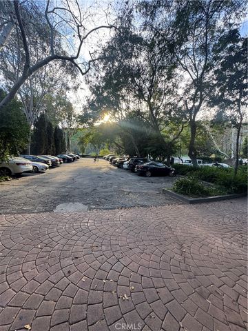 2700 Cahuenga Boulevard E 4223, Los Angeles, CA 90068