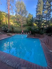 2700 Cahuenga Boulevard E 4223, Los Angeles, CA 90068