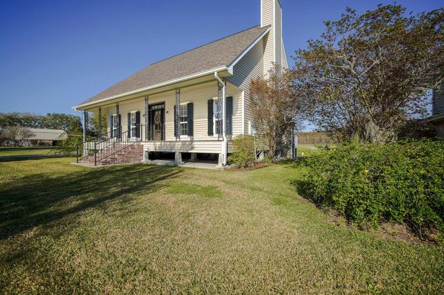 2843 Lee Dr, Pierre Part, LA 70339