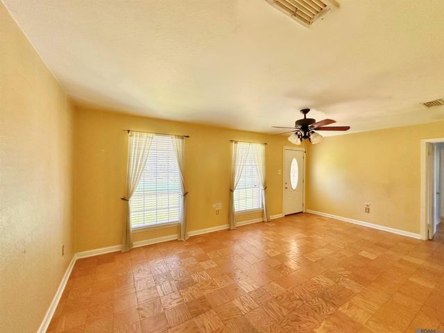 10225 Barbara St, Baton Rouge, LA 70815