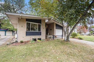 10 Niagara Avenue, Pontiac, MI 48341