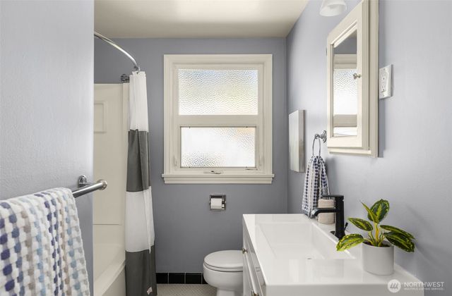 13703 Palatine Avenue N, Seattle, WA 98133