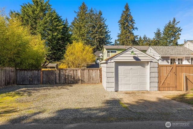 13703 Palatine Avenue N, Seattle, WA 98133