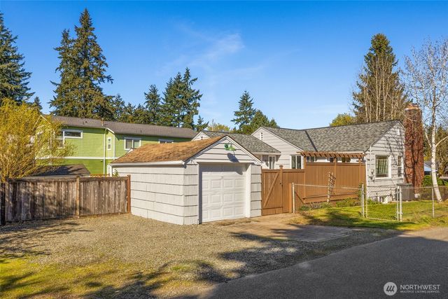 13703 Palatine Avenue N, Seattle, WA 98133