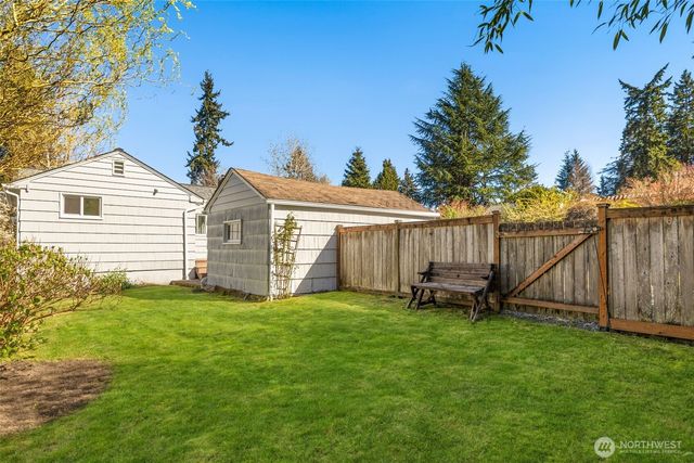 13703 Palatine Avenue N, Seattle, WA 98133