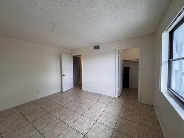 2050 N Congress Avenue 207, West Palm Beach, FL 33401