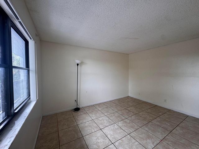 2050 N Congress Avenue 207, West Palm Beach, FL 33401