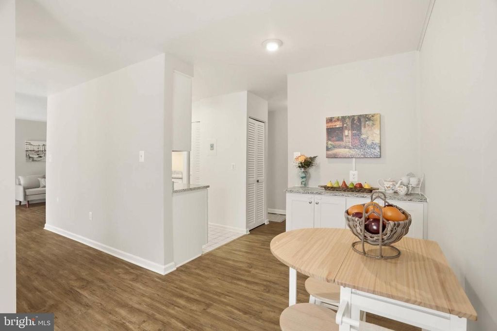 Image 11 of property listing at 11 SILVERWOOD CIR #1, Annapolis, MD 21403