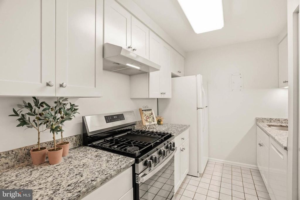 Image 12 of property listing at 11 SILVERWOOD CIR #1, Annapolis, MD 21403