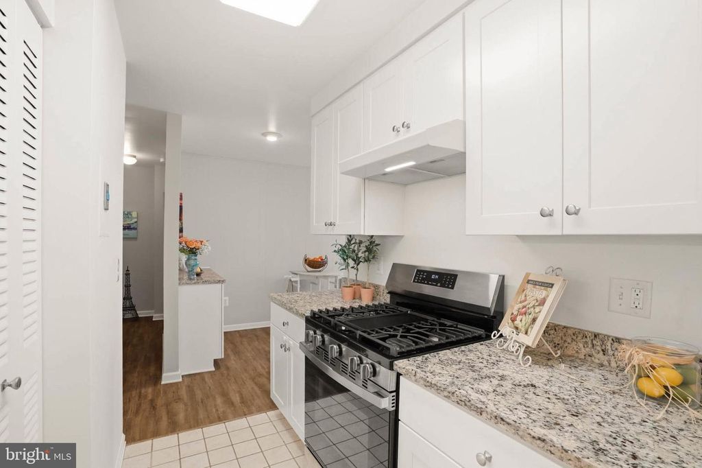 Image 13 of property listing at 11 SILVERWOOD CIR #1, Annapolis, MD 21403