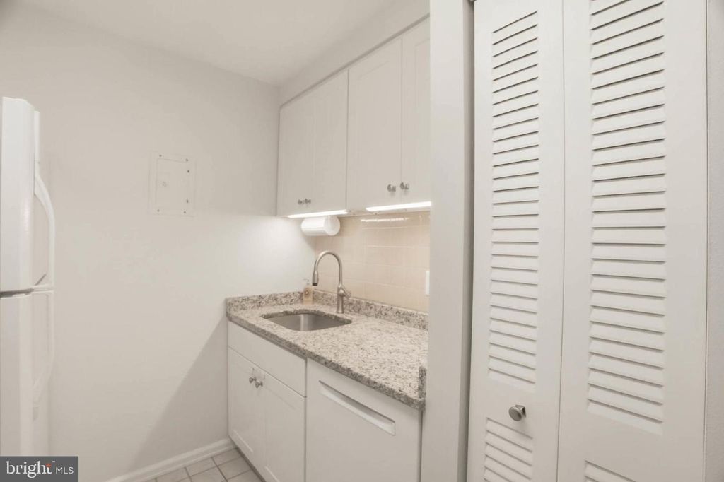 Image 14 of property listing at 11 SILVERWOOD CIR #1, Annapolis, MD 21403