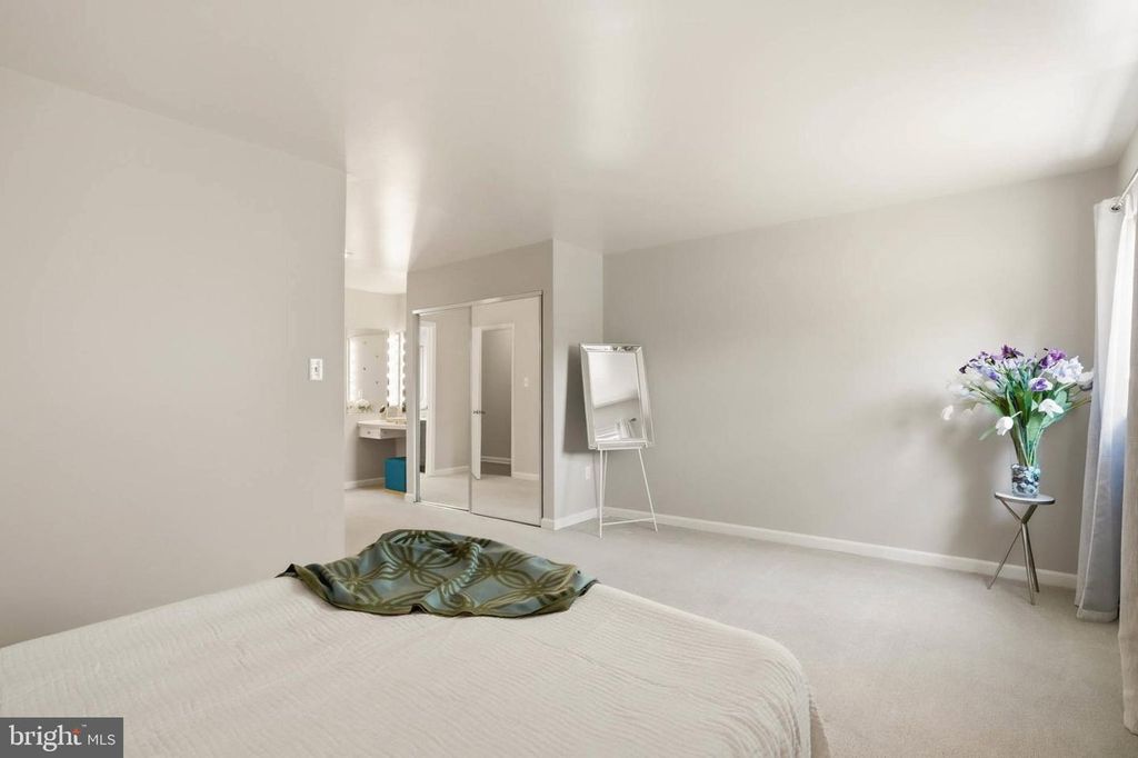 Image 17 of property listing at 11 SILVERWOOD CIR #1, Annapolis, MD 21403