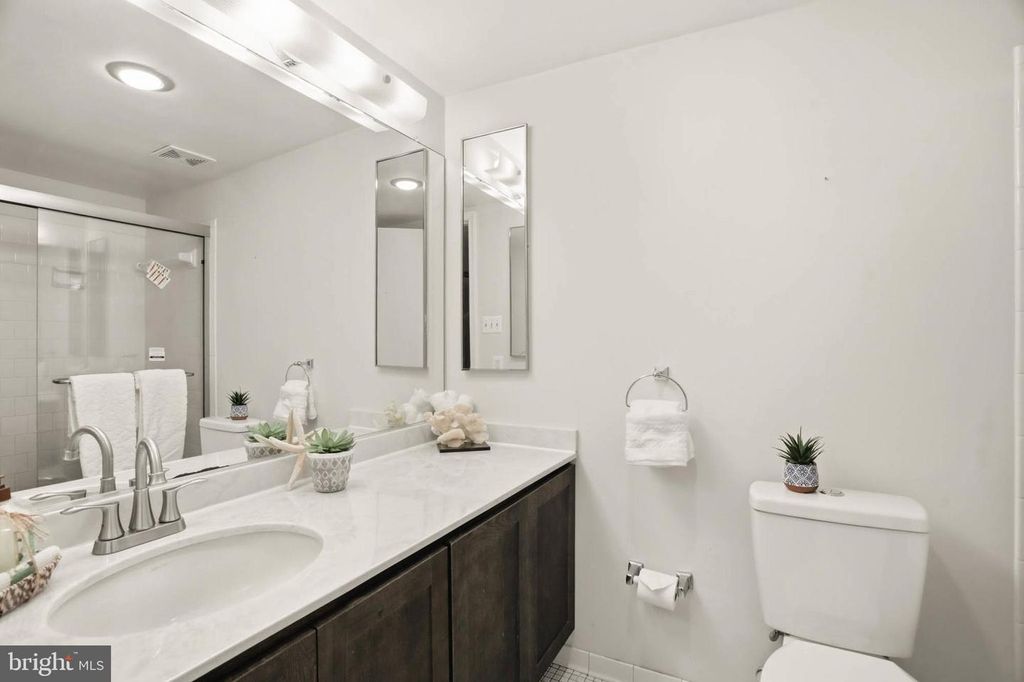 Image 20 of property listing at 11 SILVERWOOD CIR #1, Annapolis, MD 21403