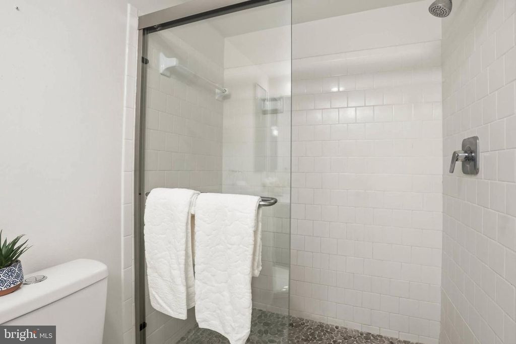 Image 21 of property listing at 11 SILVERWOOD CIR #1, Annapolis, MD 21403